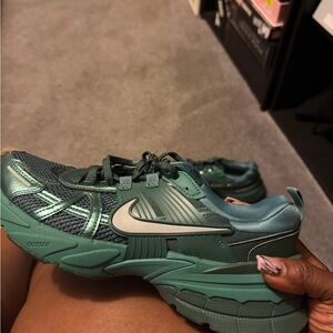 Nike Women's Teal and Silver Athletic Shoes